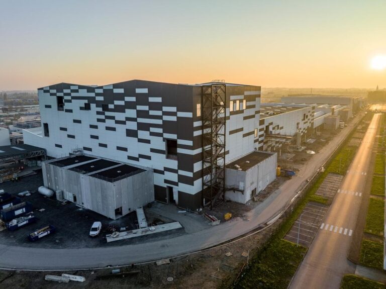 Stellantis: ACC eröffnet erste Akku-Gigafactory in Frankreich